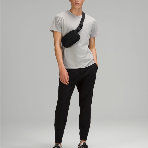 🍋NWT Lululemon Everywhere Belt Bag Black BLK Original Version - Picture 4 of 6